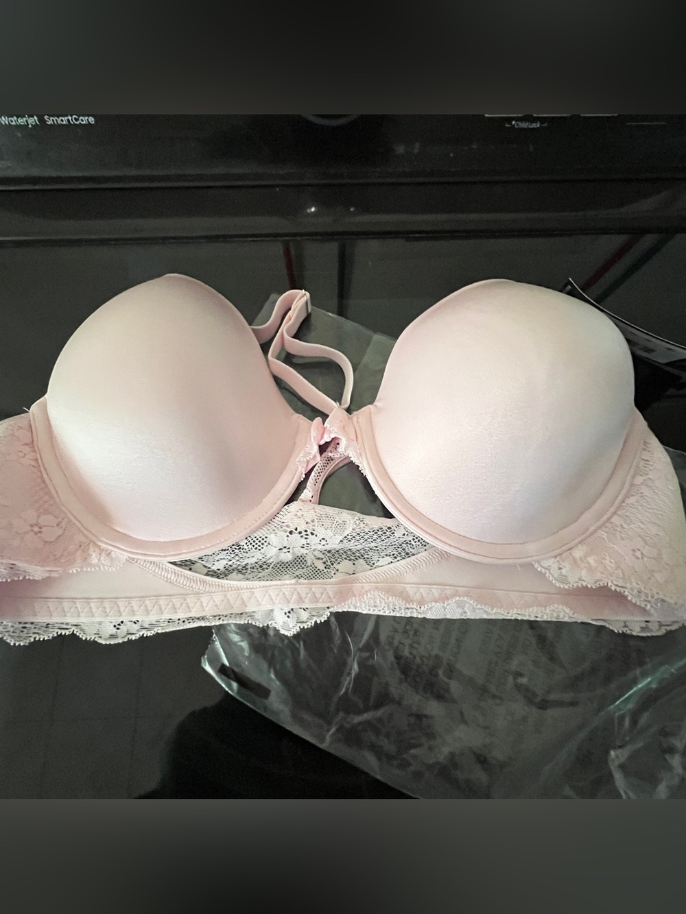 Maidenform Pale Pink Racerback Bra with Lace Trim. New!